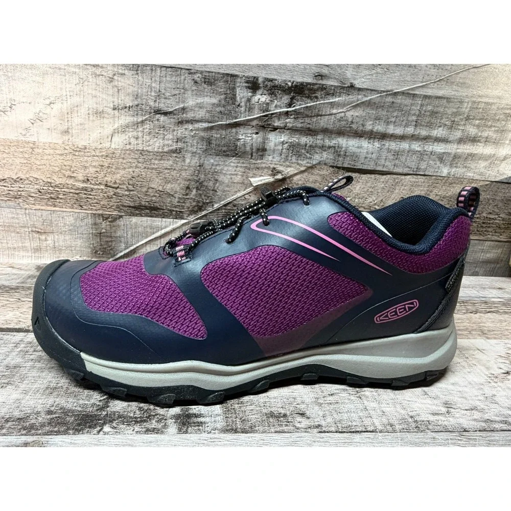 New Keen Children Wanduro Low Height Waterproof Boots Size 5 Purple
